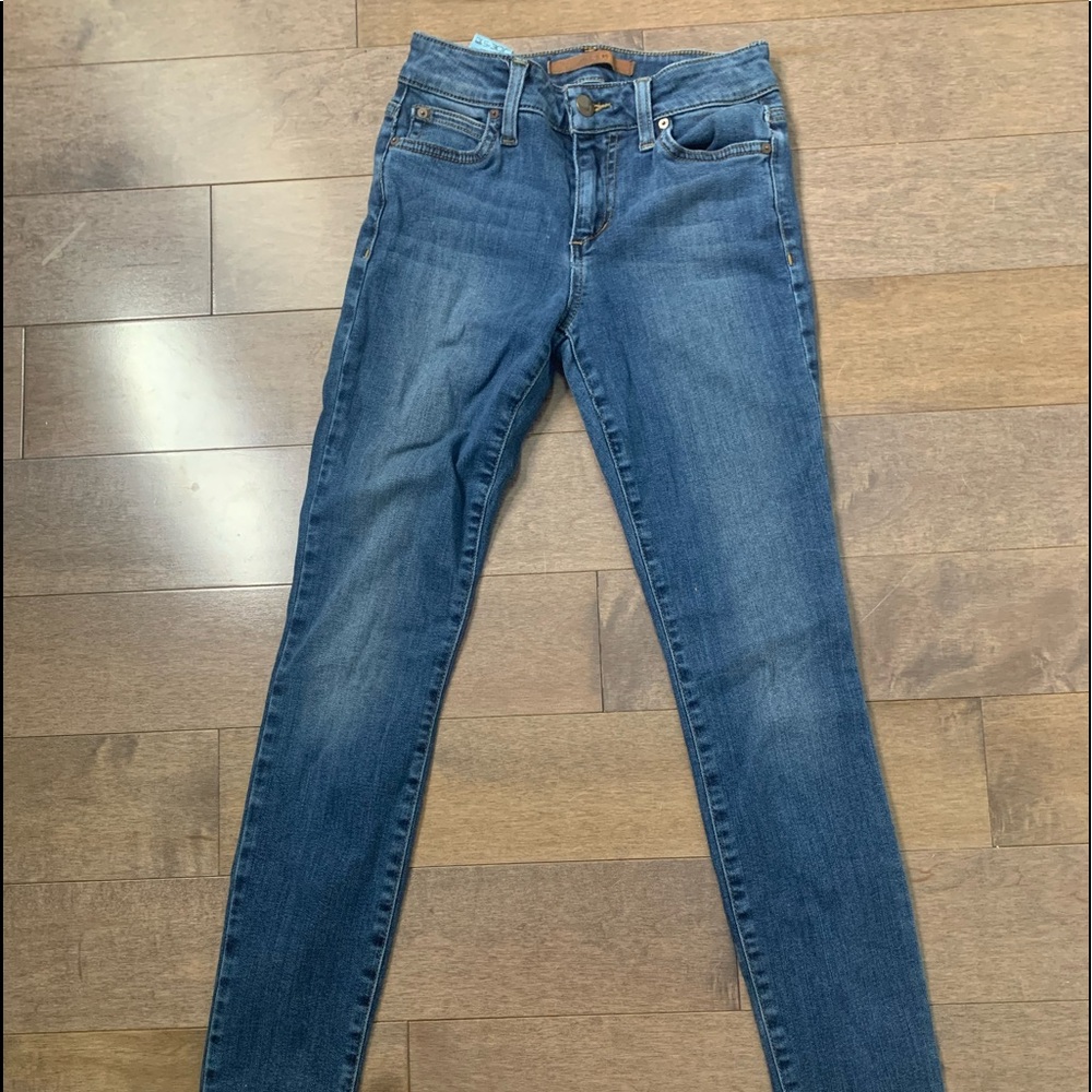 Joe’s iconic skinny jeans. Size 23